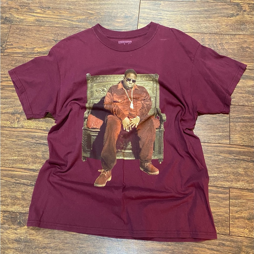 Men's Graphic T-Shirt in Burgundy